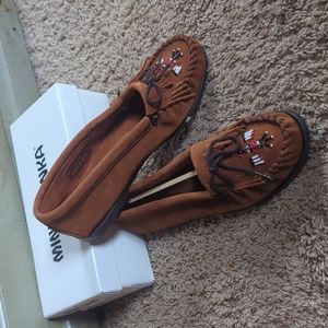 Minnetonka moccasins size 10